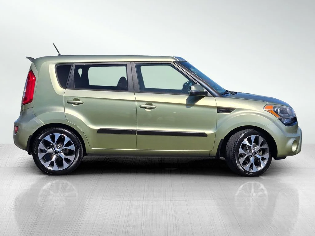 Used 2013 Green Kia Exclaim image 3
