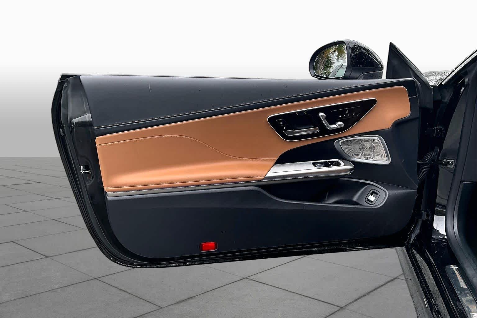 Used 2025 Obsidian Black Metallic Mercedes-Benz CLE 300 image 20