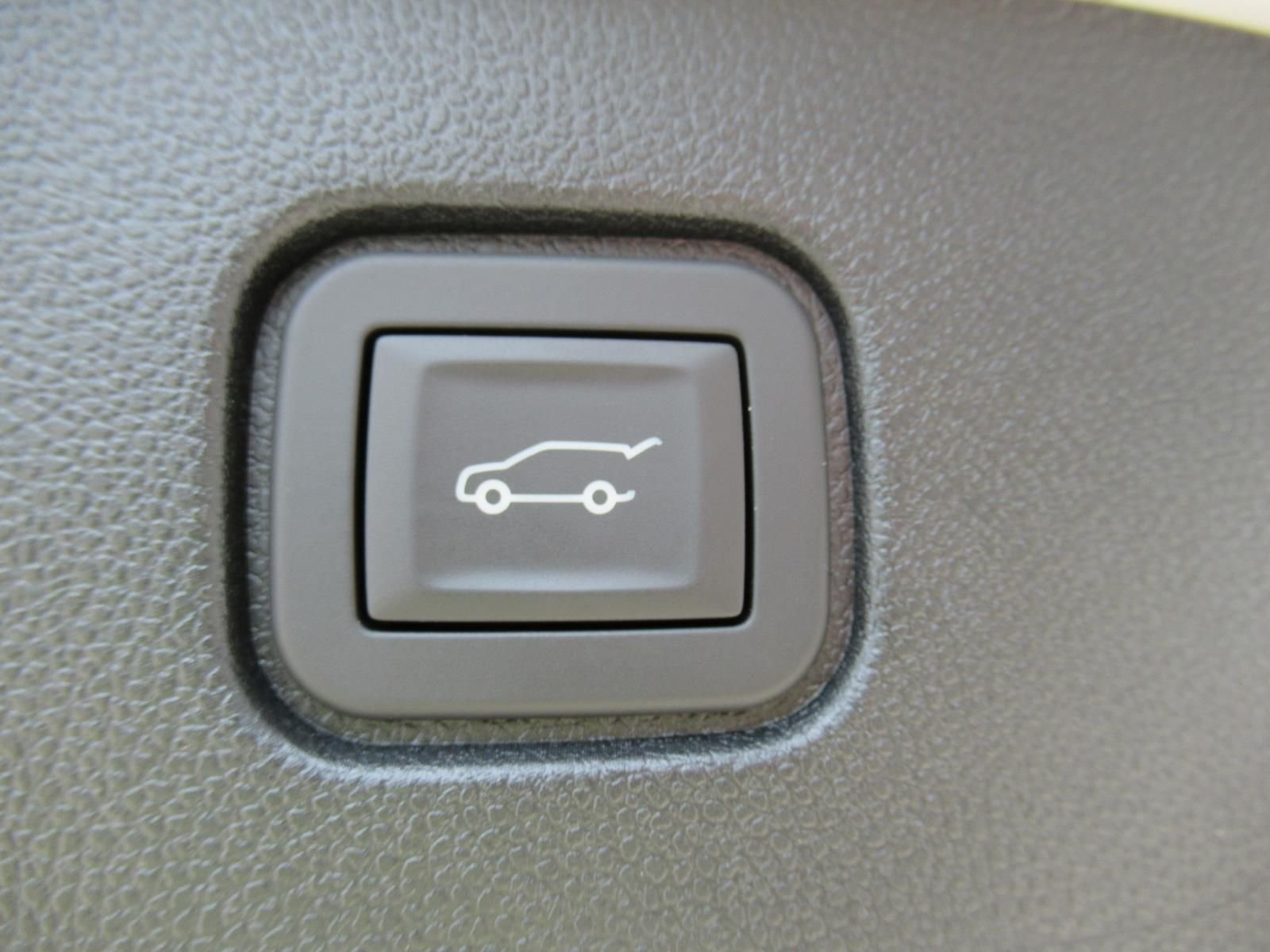 Used 2025 Beige Chevrolet RS image 38