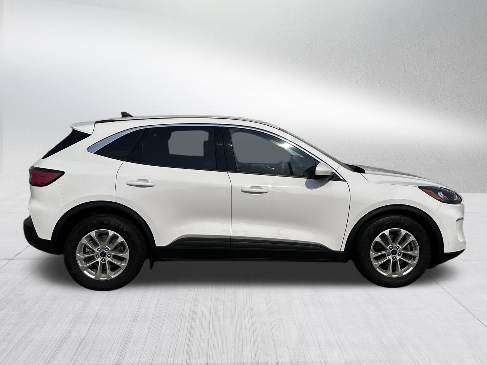 Certified Used 2021 Oxford White Ford SE image 8