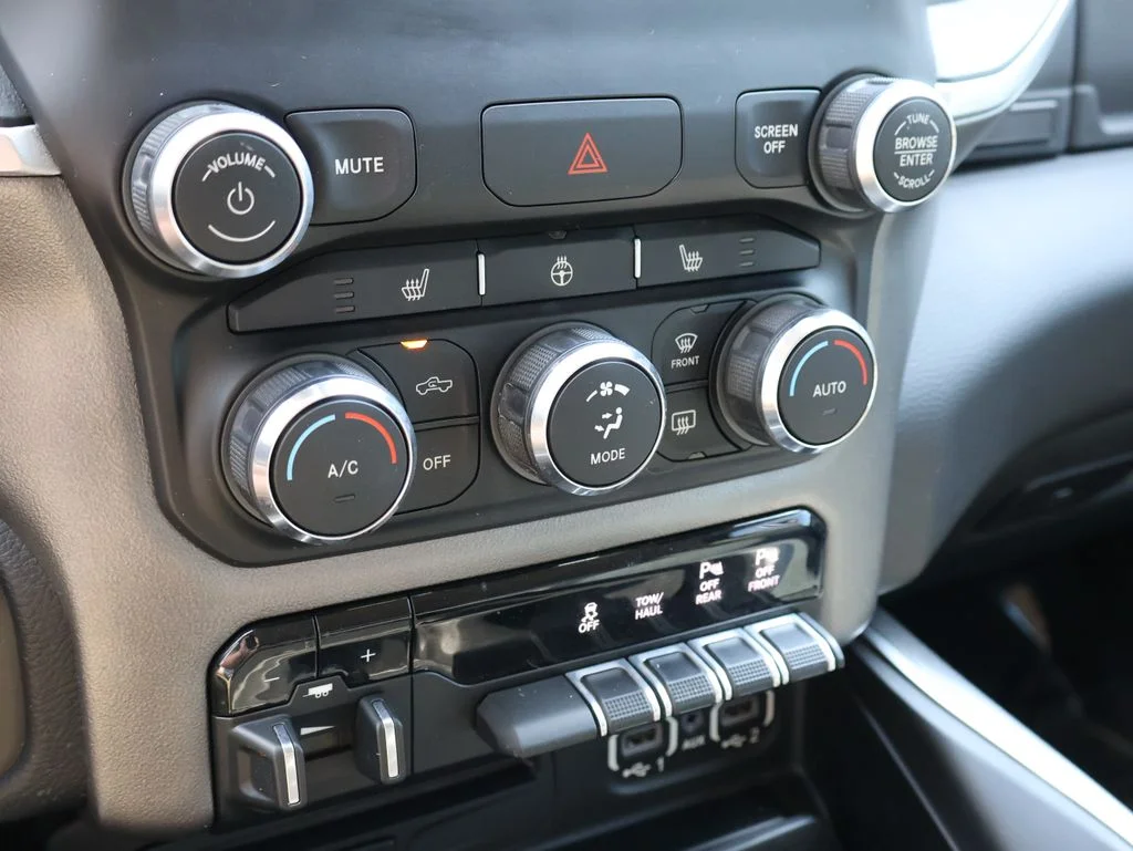 Used 2019 White Ram Big Horn/Lone Star image 34
