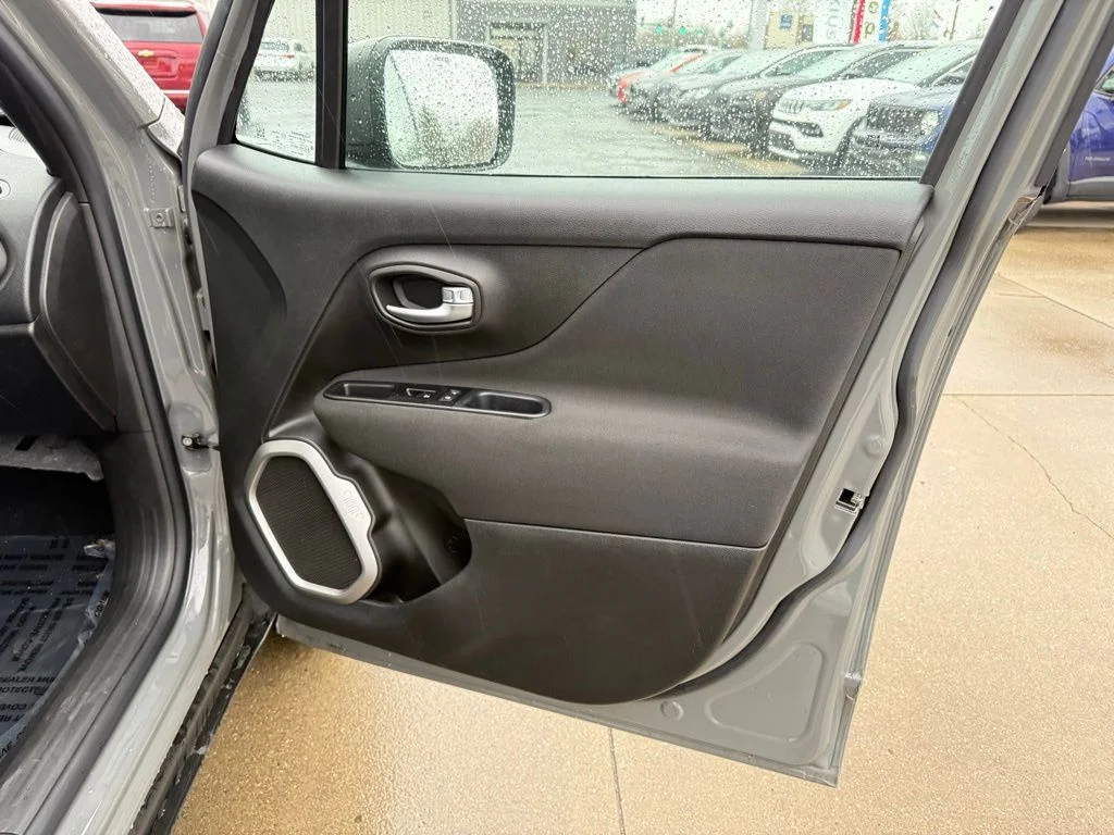 Used 2021 Gray Jeep Latitude image 27