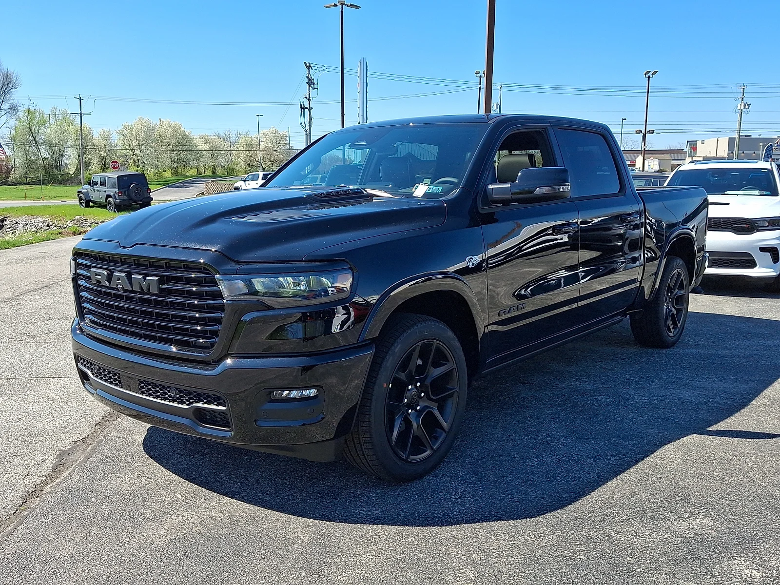 New 2026 Diamond Black Crystal Pearl-Coat Exterior Paint RAM Laramie image 4