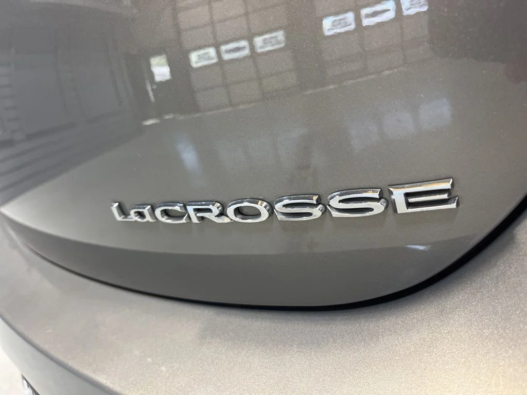Used 2019 Pepperdust Metallic Buick Essence image 34