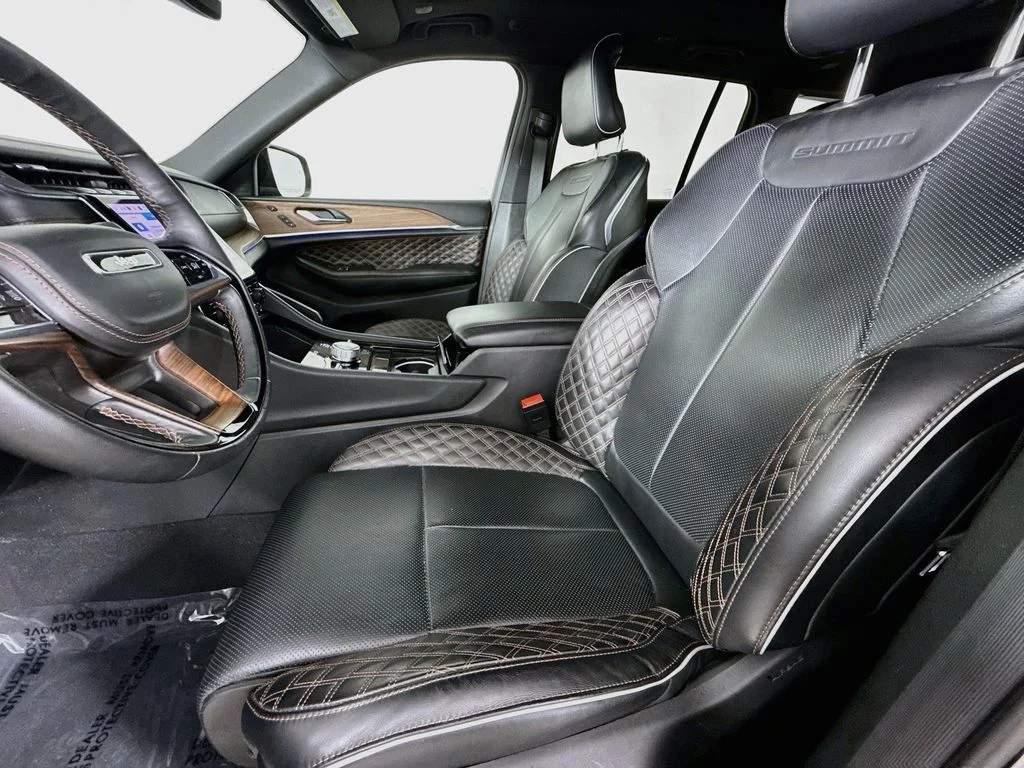 Used 2025 Black Jeep Summit image 21