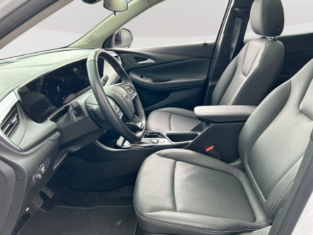 Used 2024 Off-white Buick Sport Touring image 23