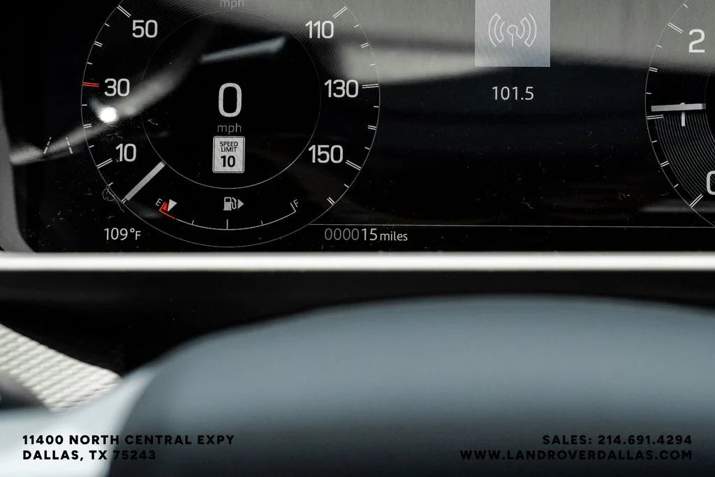New 2026 Santorini Black Metallic Land Rover Dynamic SE image 19