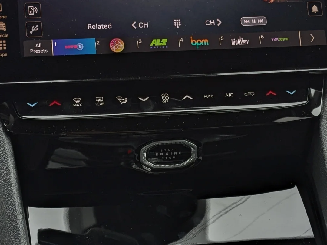 New 2026 Black Jeep Limited - - 4x4 - 20 Gloss Black Wheels - Luxury Tech II - Remote Start & More! image 25