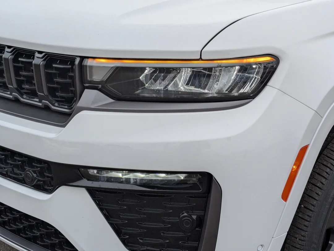 New 2026 White Jeep Limited Reserve - - 4x4 - Panoramic Sunroof - Nappa Leather - Ventilated Seats & More! image 10