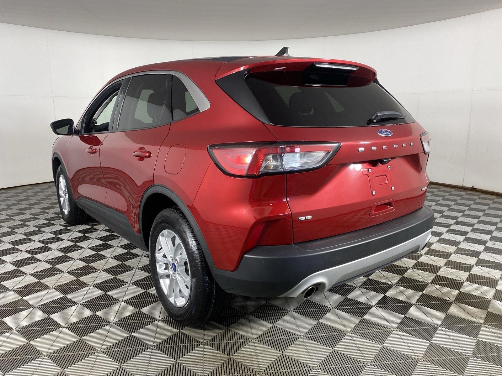 Used 2022 Rapid Red Metallic Tinted Clearcoat Ford SE image 8