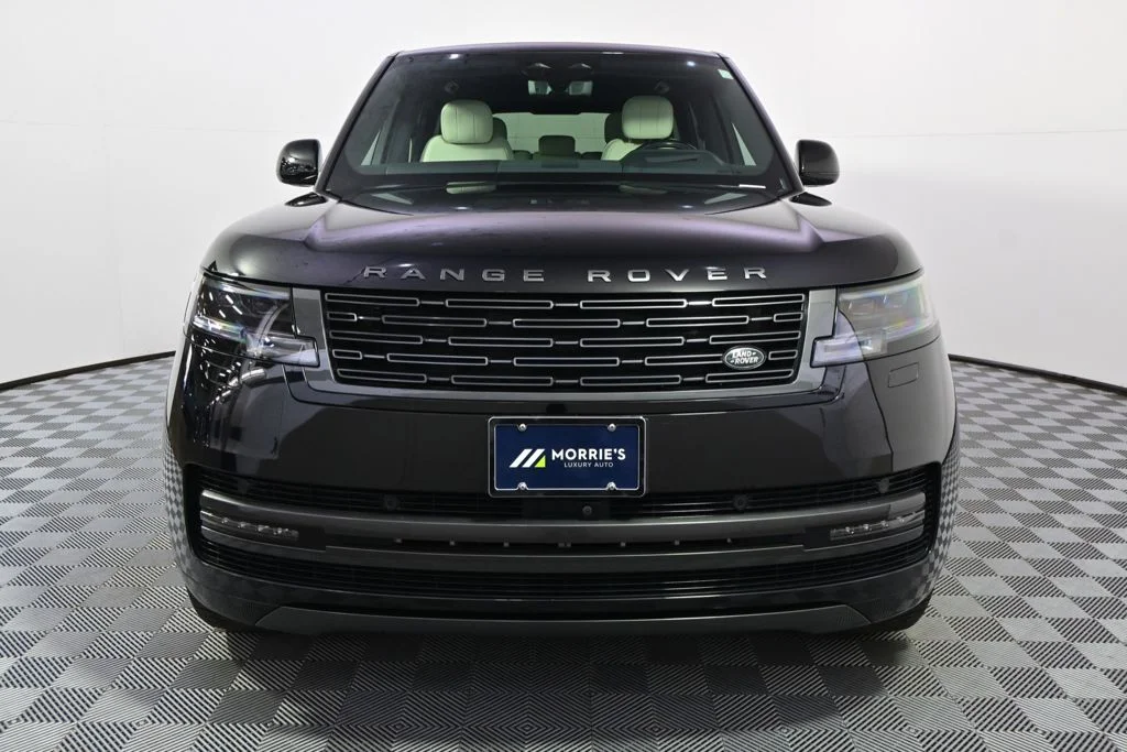 Used 2025 Santorini Black Metallic Land Rover SE image 10