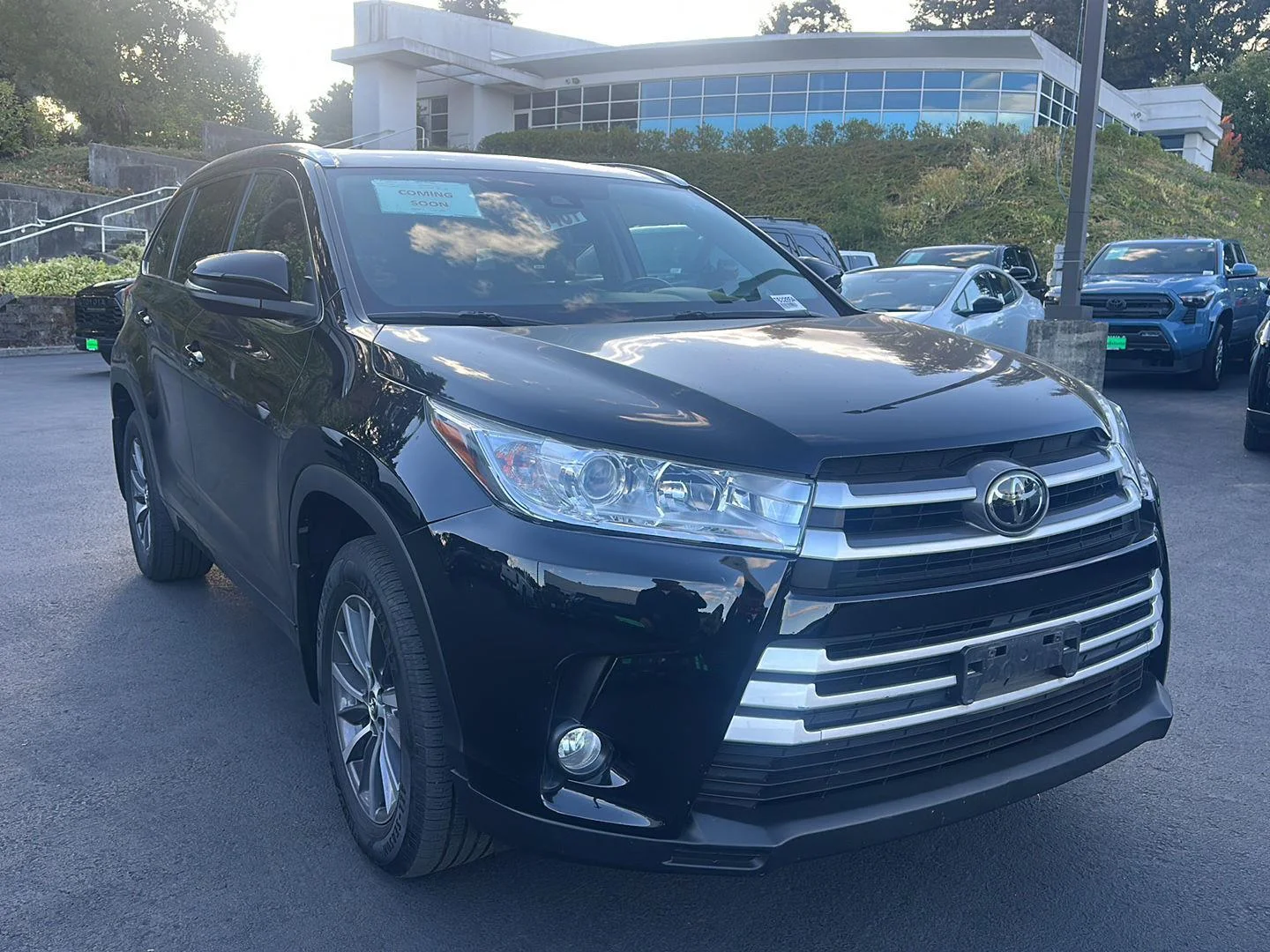 Used 2018 Midnight Black Metallic Toyota XLE image 4