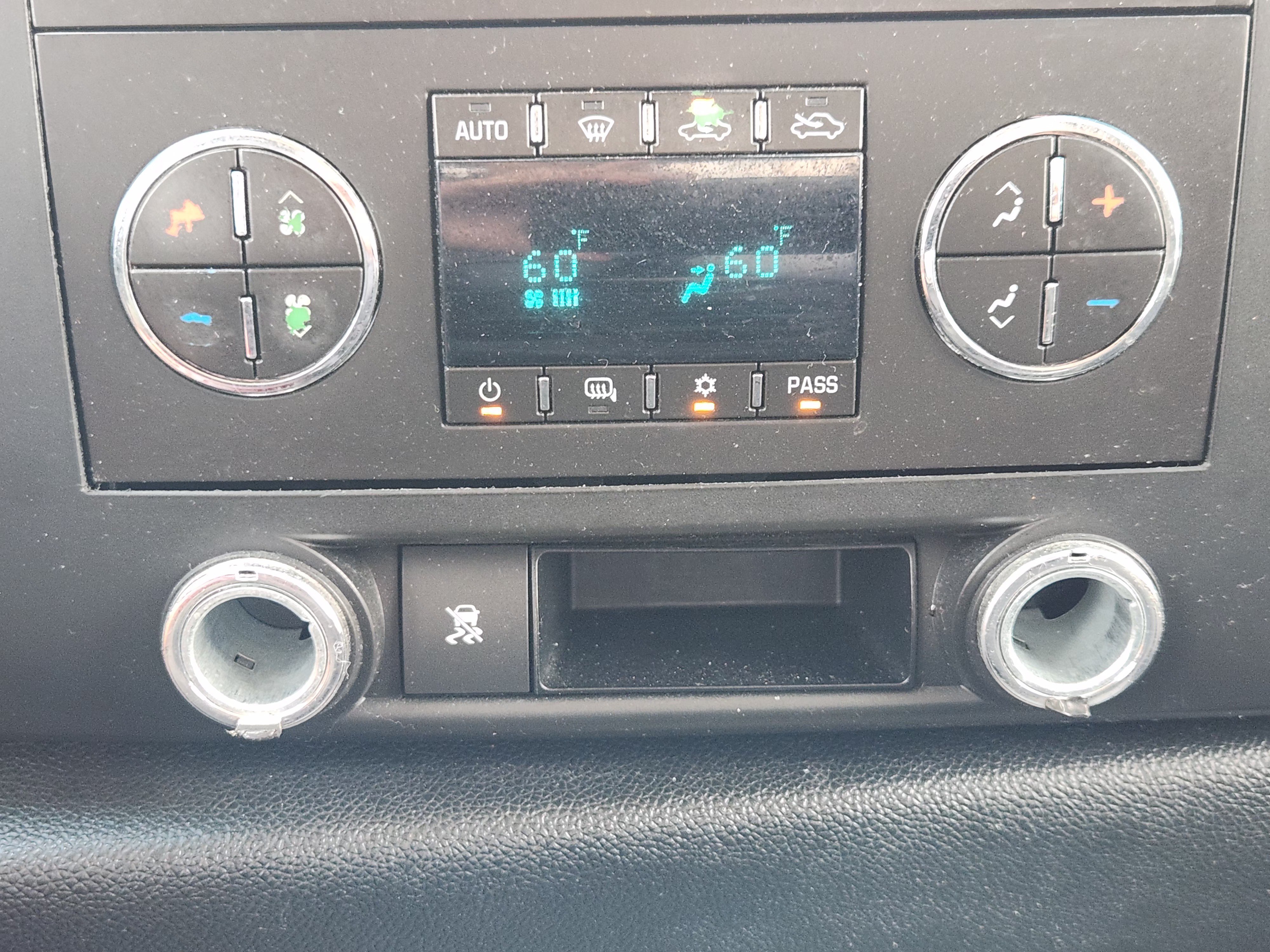 Used 2009 SUMMIT WHITE Chevrolet LT image 18