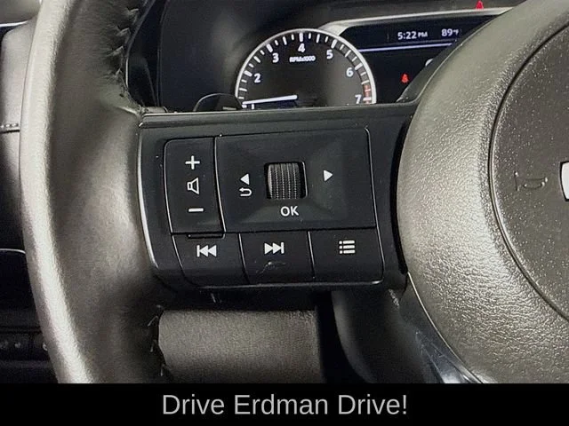 2025 Nissan Pathfinder SV - Photo 13