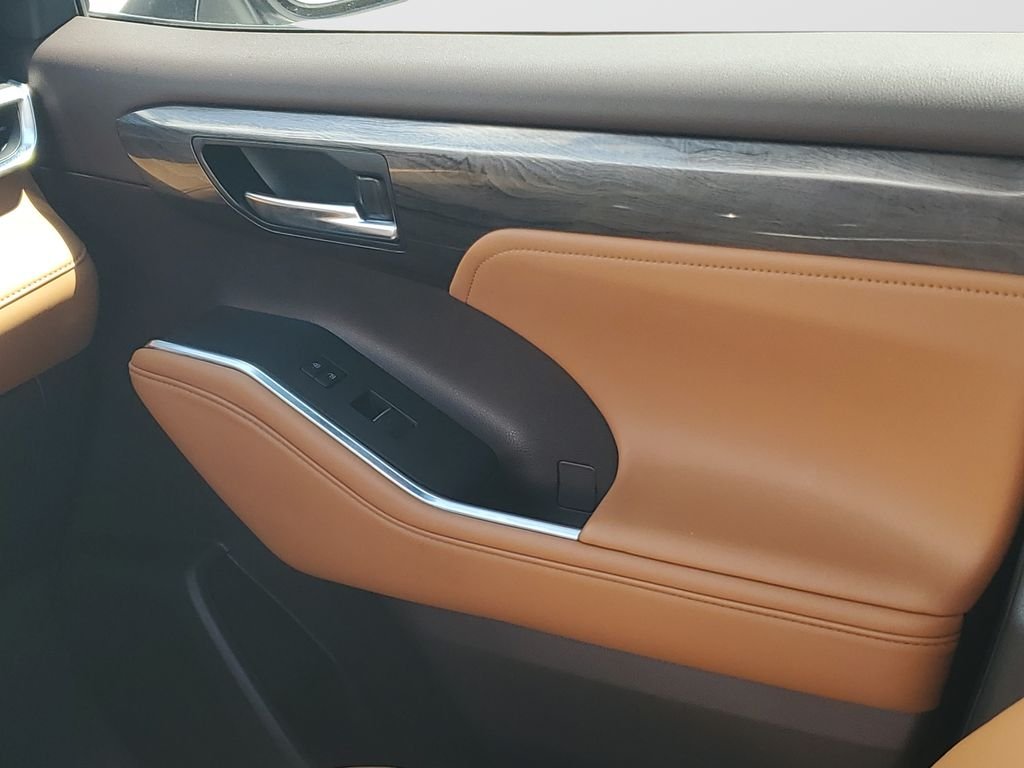 Used 2022 Beige Toyota Platinum image 13