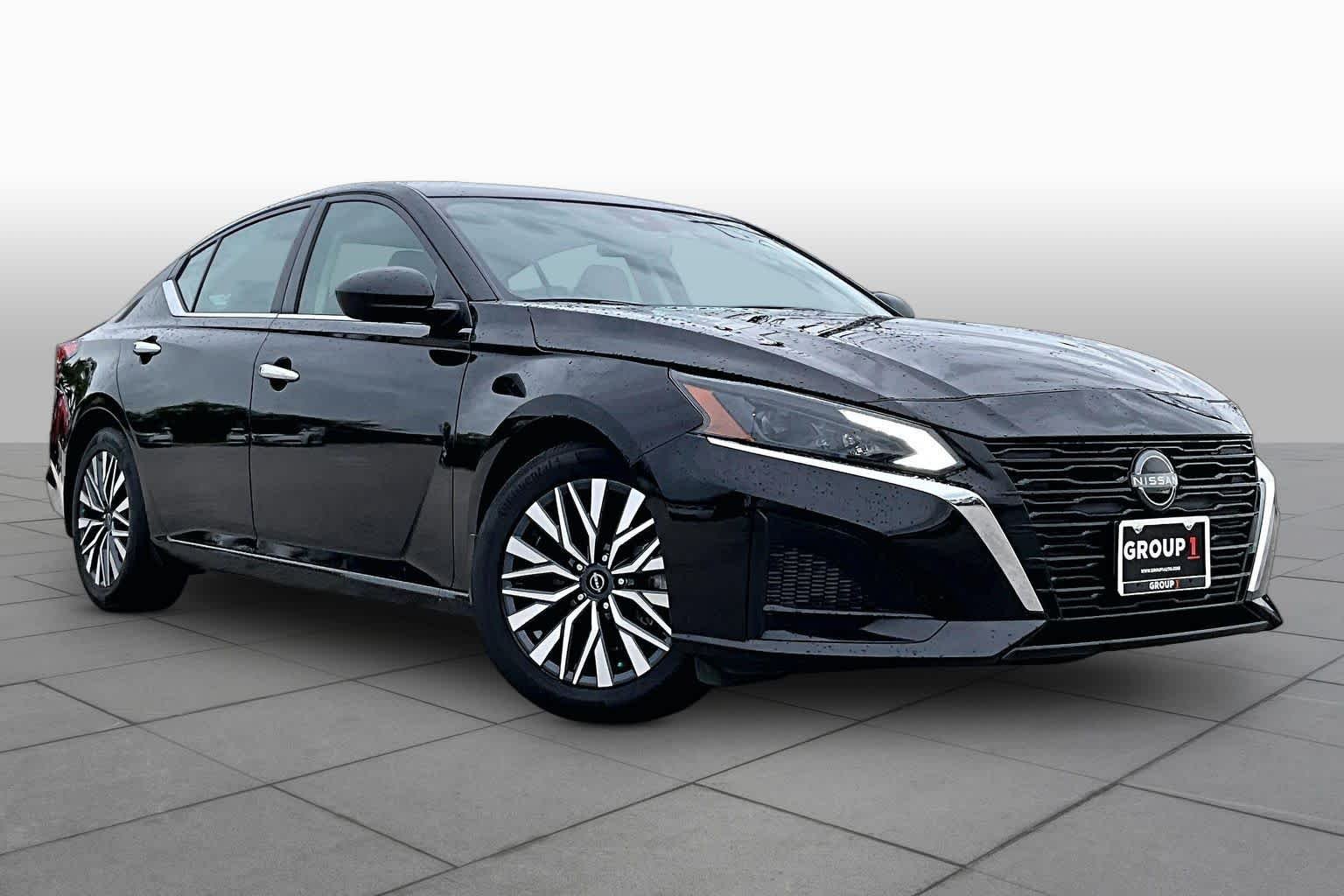 Certified Used 2024 Super Black Nissan 2.5 SV image 3
