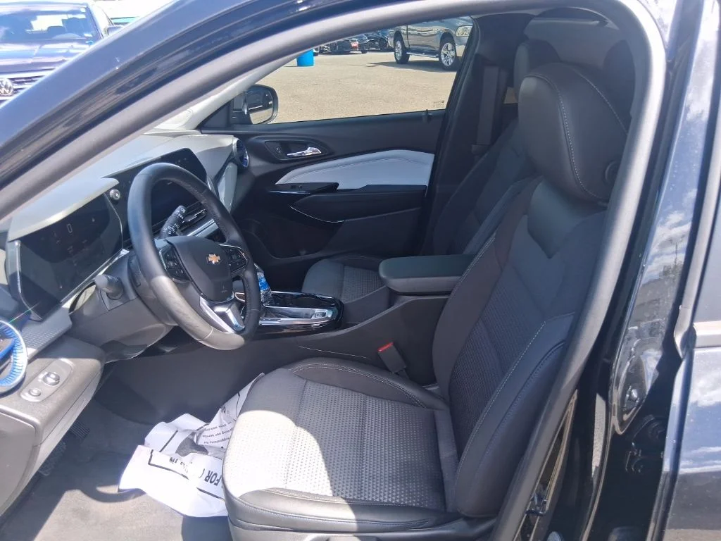 Used 2025 Black Chevrolet LT image 11