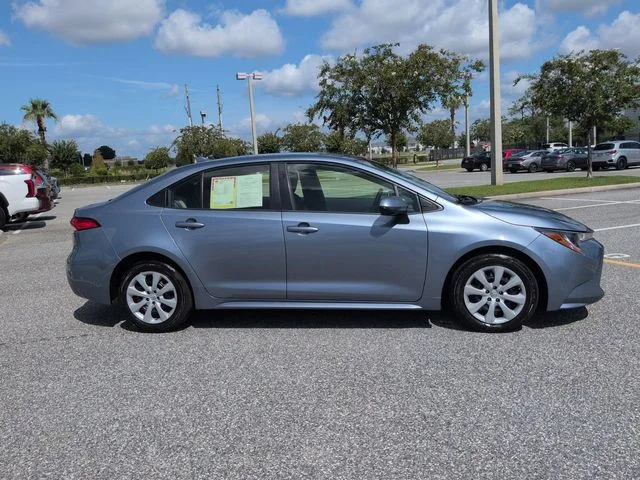Used 2021  Toyota LE image 3