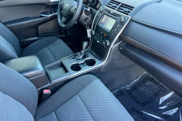 Used 2016 Silver Toyota LE image 17