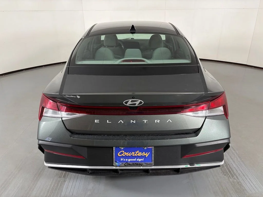 Used 2024 Gray Hyundai SEL image 7