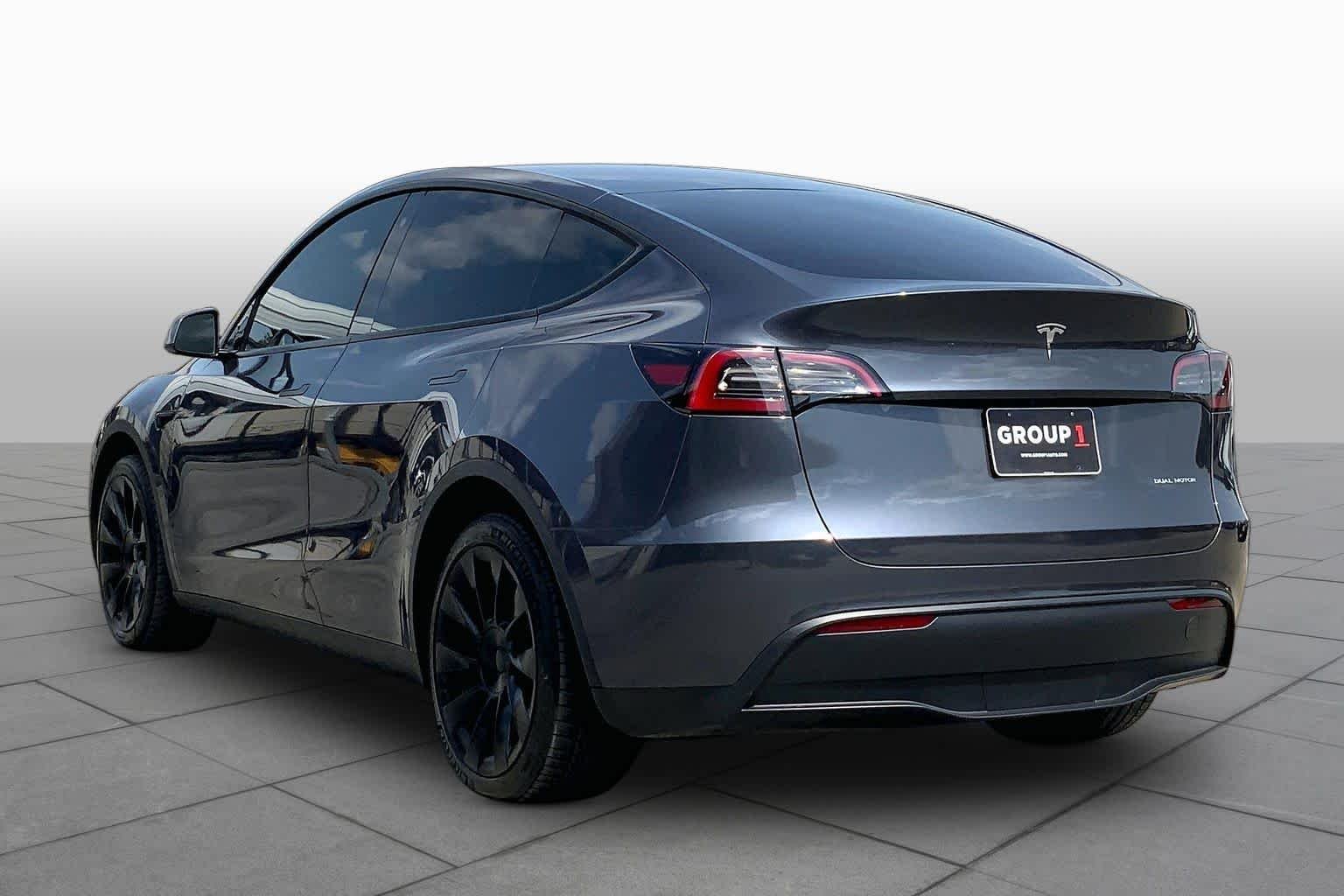 Used 2023 Deep Blue Metallic Tesla  image 10