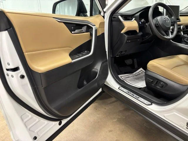 Used 2024 WIND CHILL PEARL Toyota  image 9