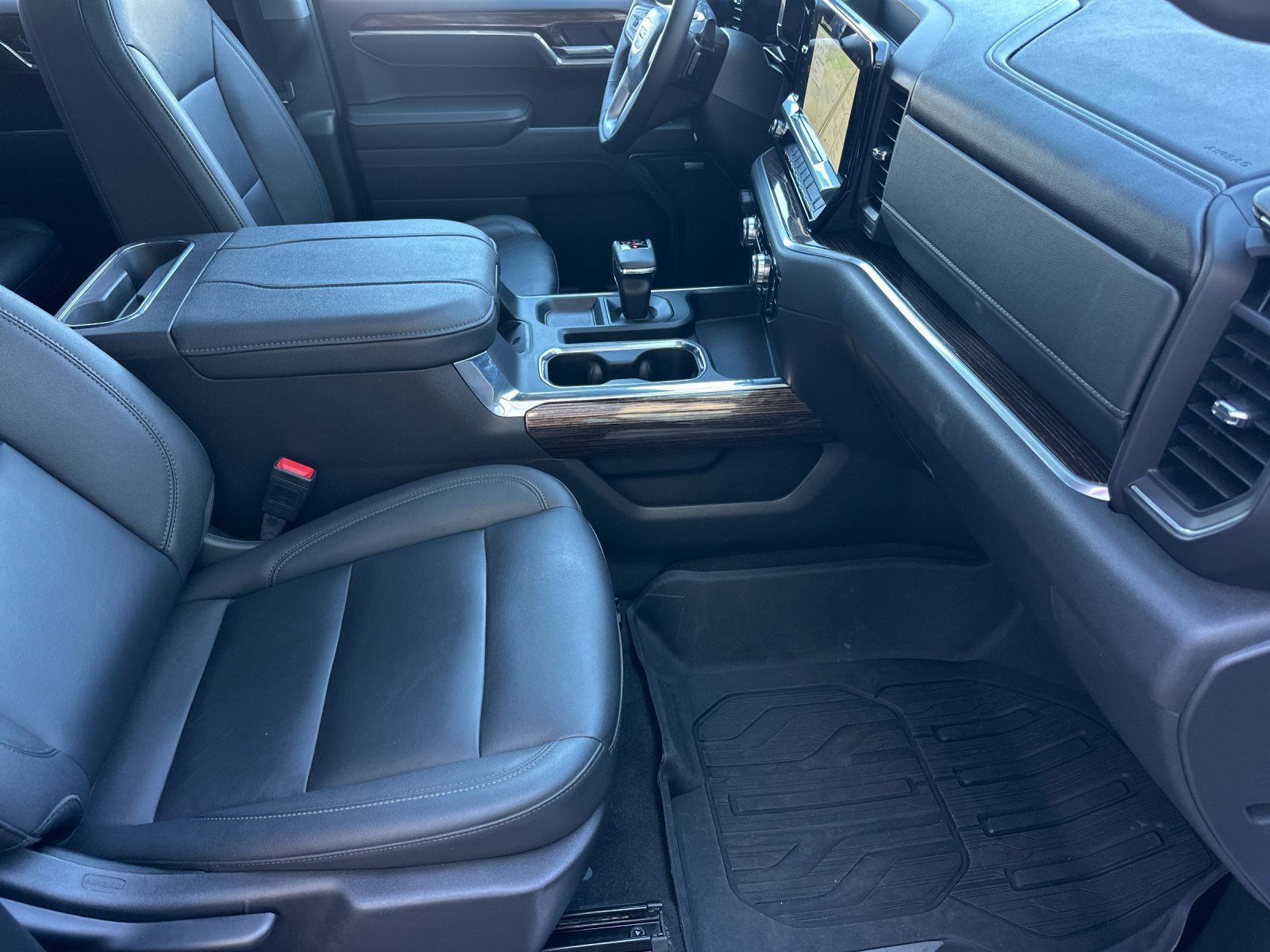 Used 2025 Summit White GMC Elevation image 15
