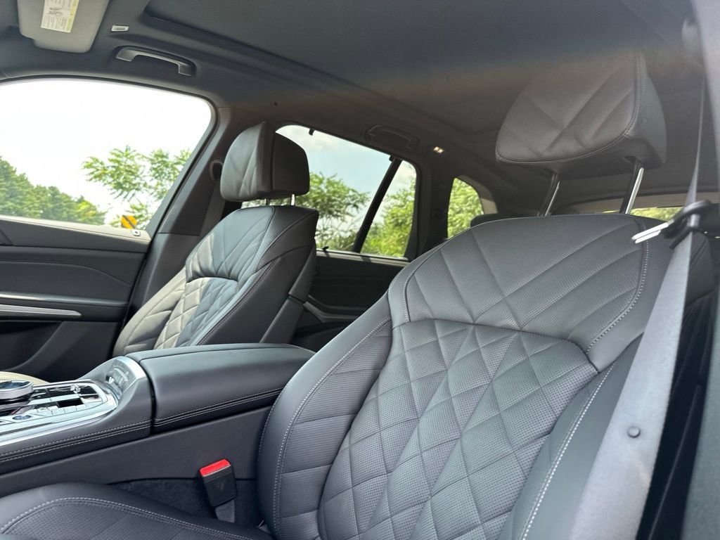 2026 BMW X5 M60i - Photo 16