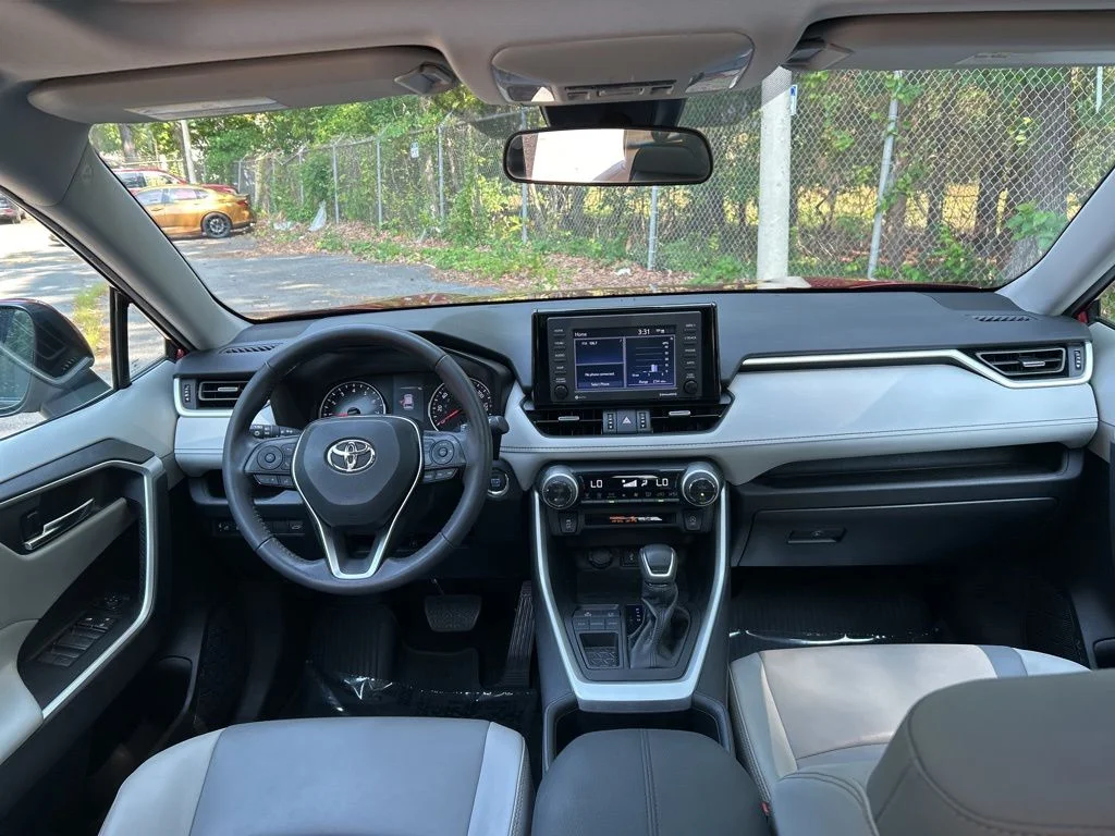 Used 2022 Red Toyota XLE Premium image 28