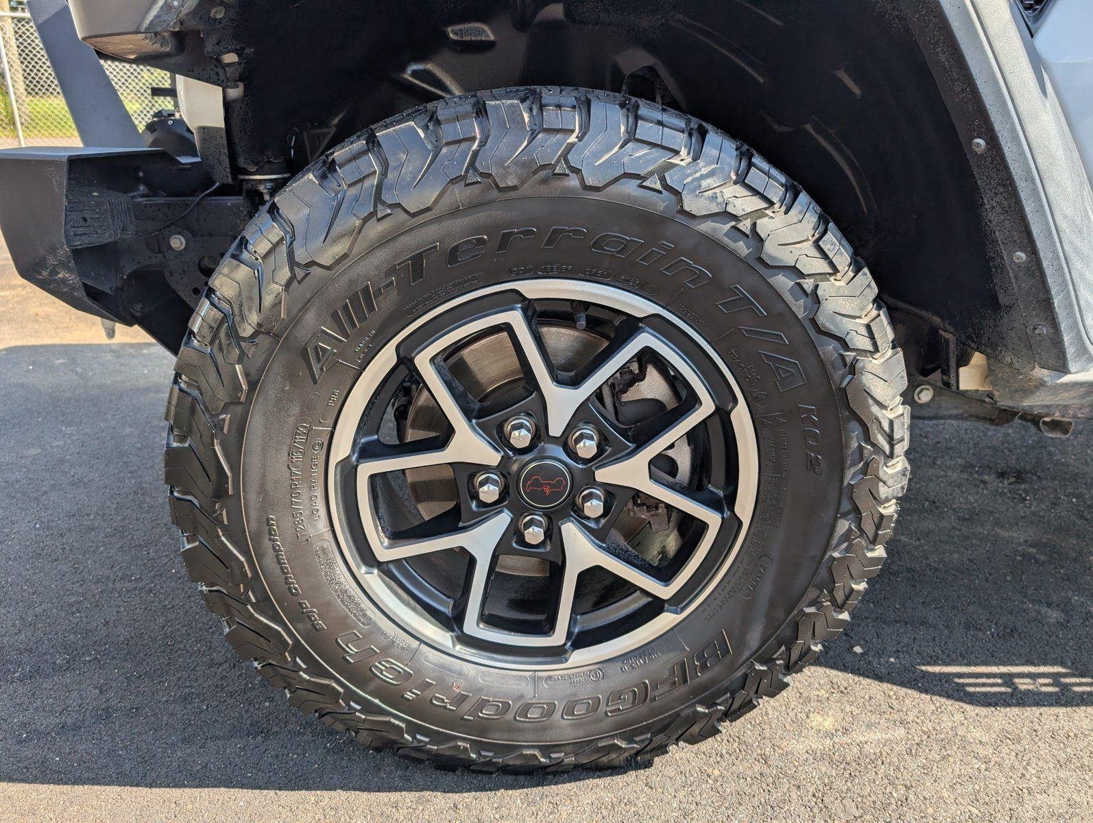 Used 2024 Bright White Clearcoat Jeep Rubicon image 9