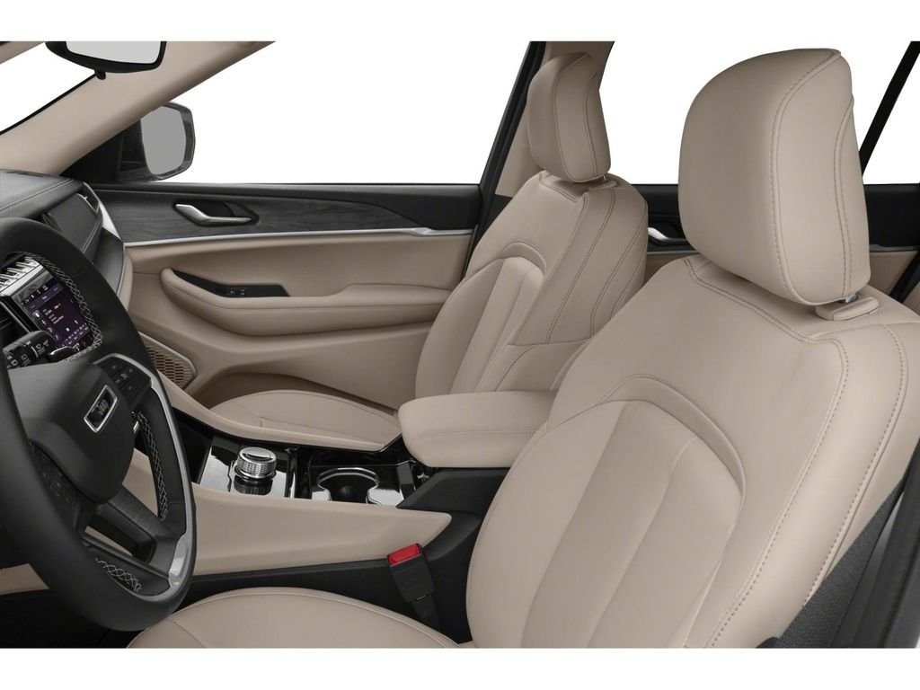 Used 2022 Diamond Black Jeep Altitude image 6