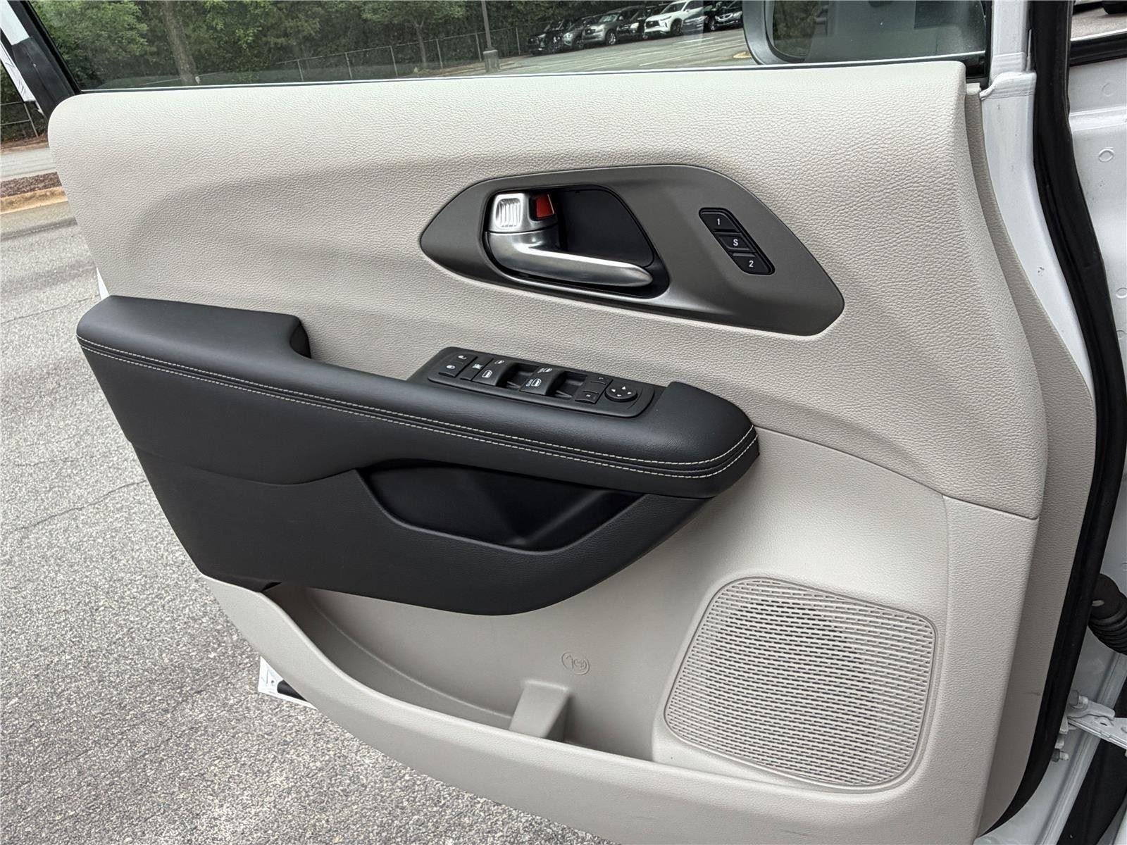 Used 2023 Bright White Clearcoat Chrysler Touring L image 26