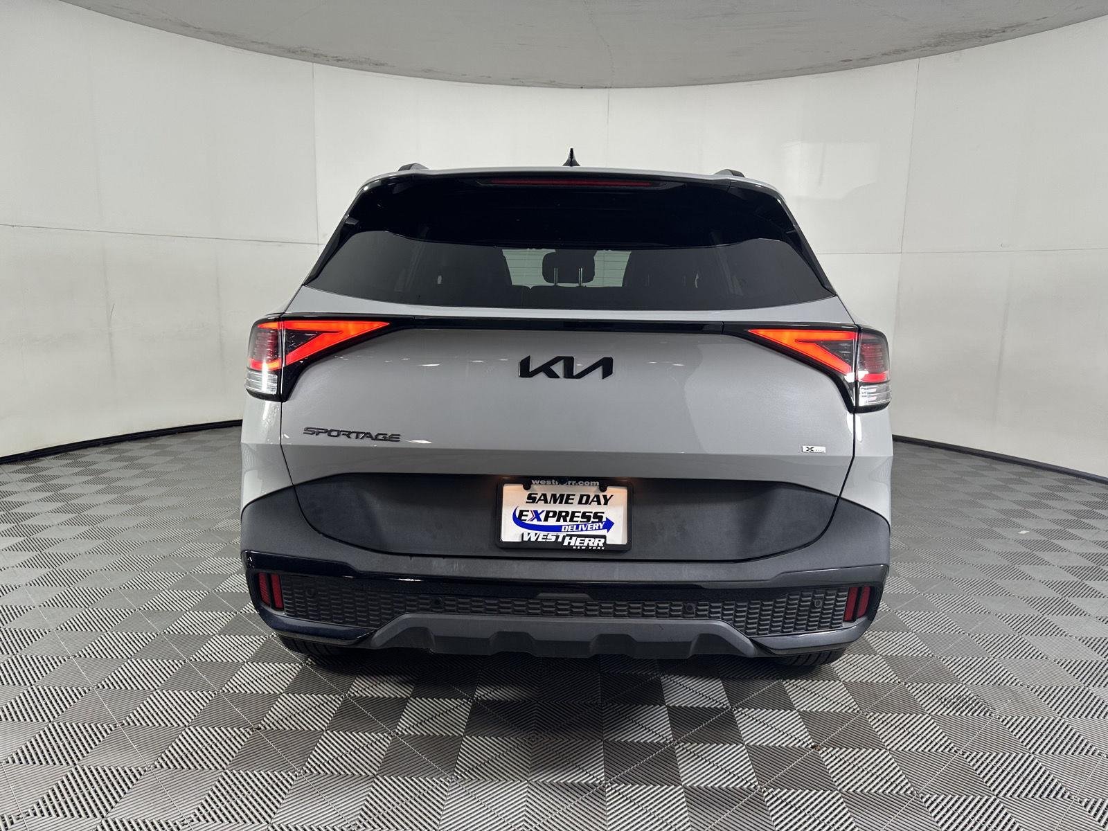 Used 2025 Wolf Gray Kia X-Line image 5