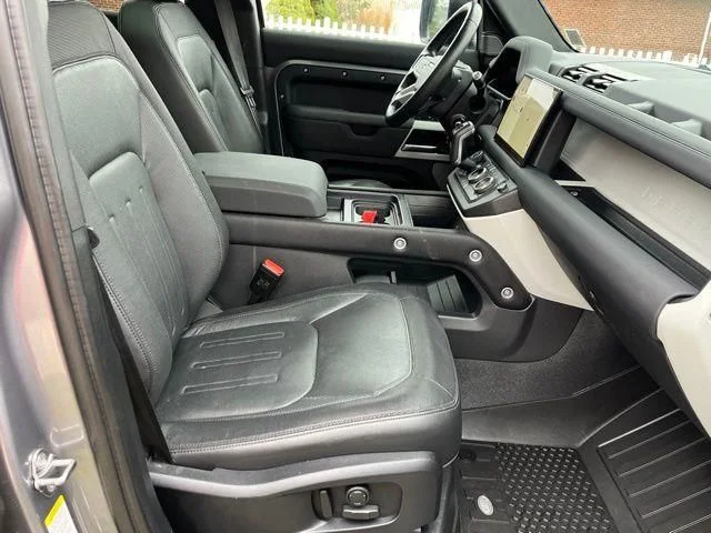 Used 2022 Gray Land Rover X-Dynamic SE image 25