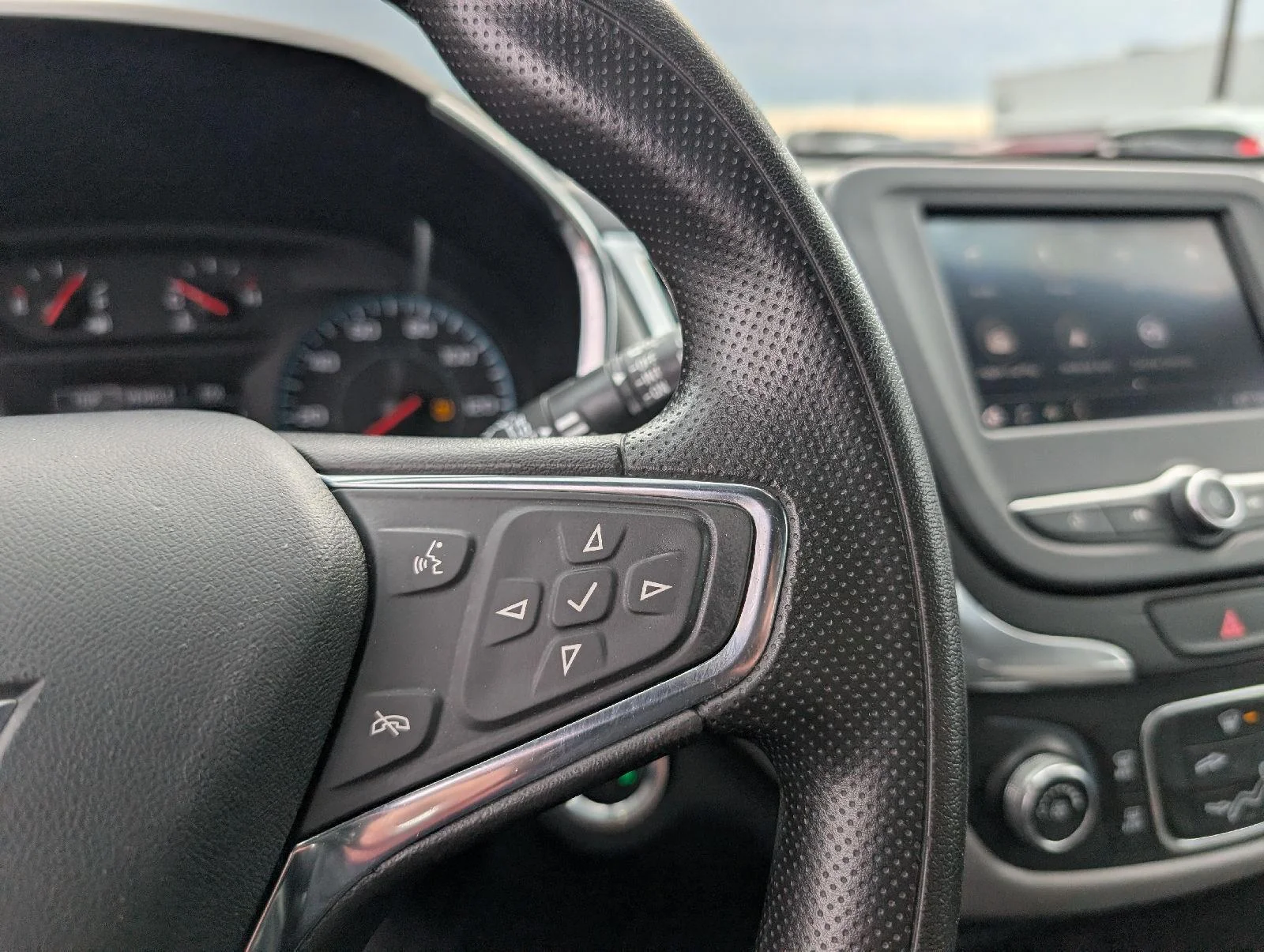 Used 2021 SUMMIT WHITE Chevrolet LS image 14