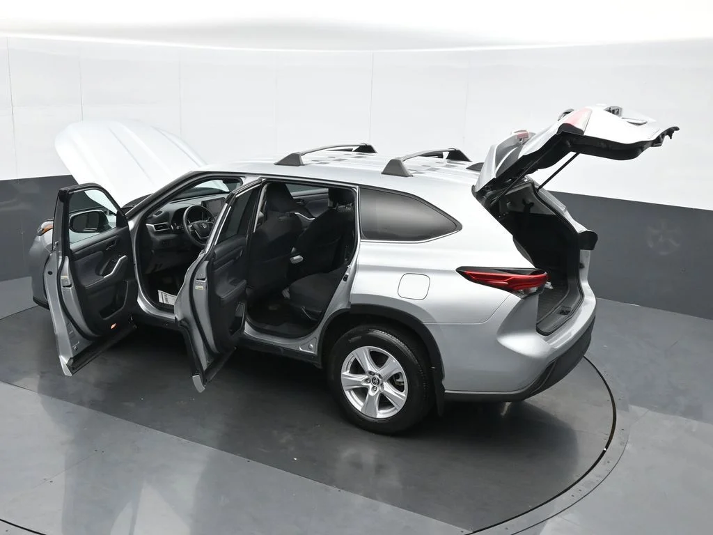 Used 2022 Silver Toyota L image 40