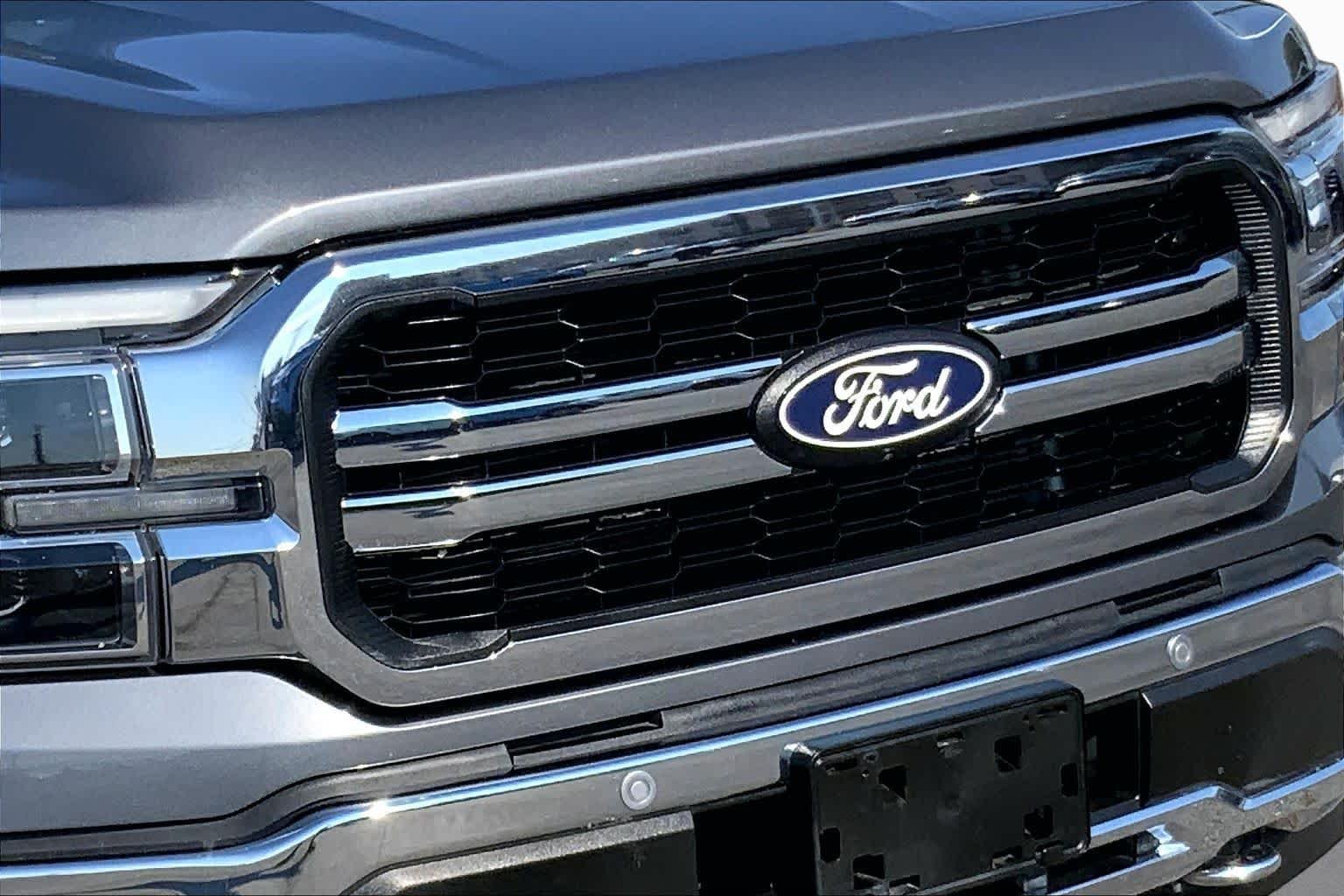 Used 2024 Carbonized Gray Metallic Ford LARIAT image 26