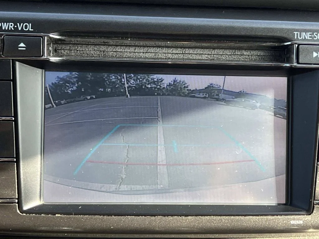 Used 2015 White Toyota LE image 30
