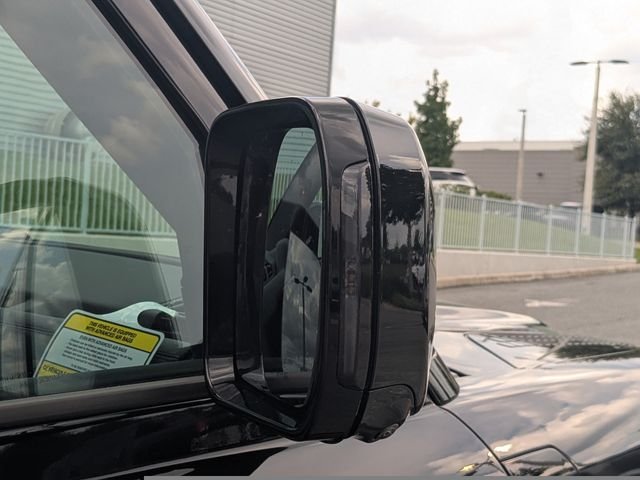 New 2026 Santorini Black Land Rover X-Dynamic SE image 10