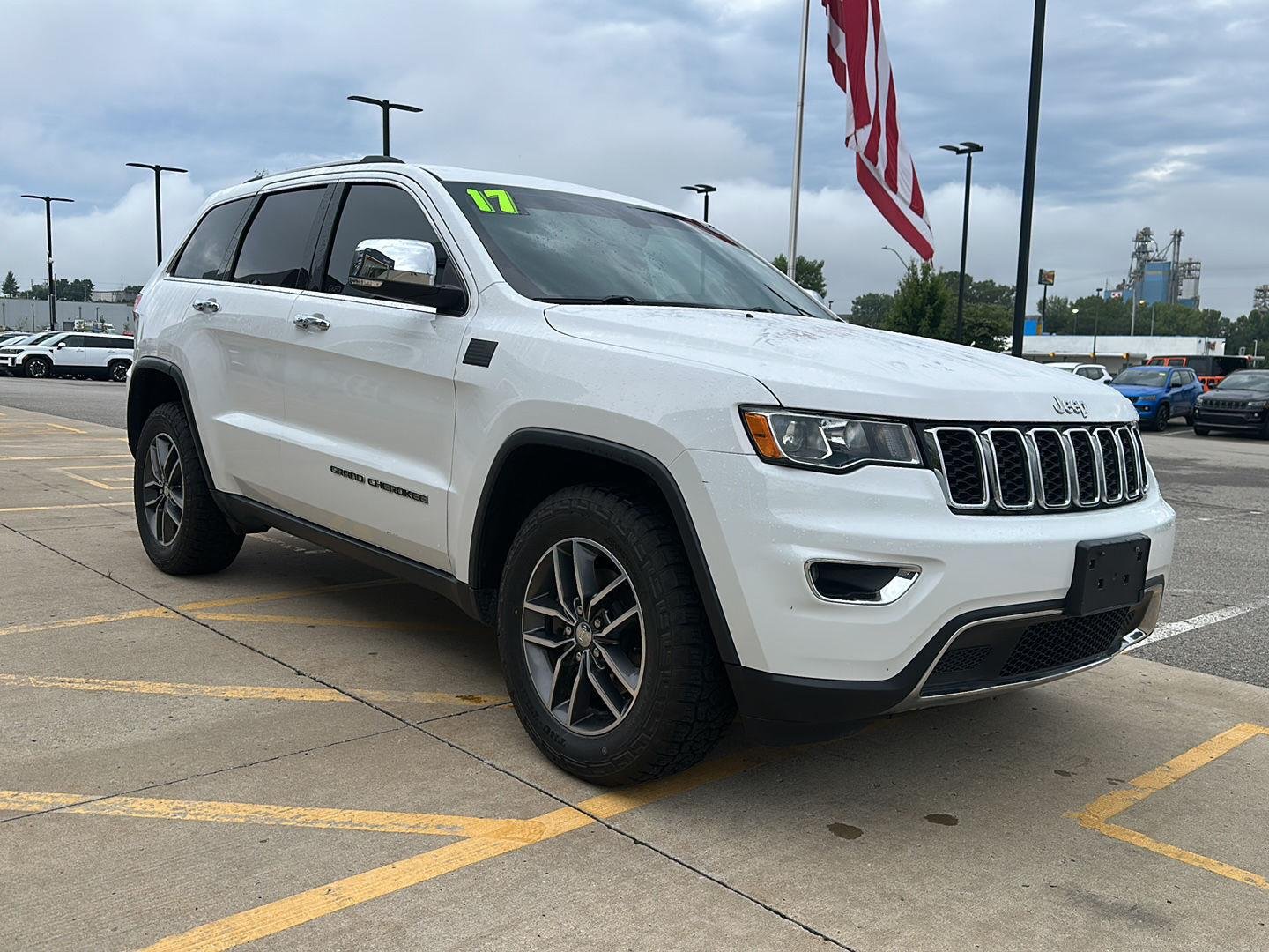 Used 2017 Bright White Clearcoat Jeep Limited image 4