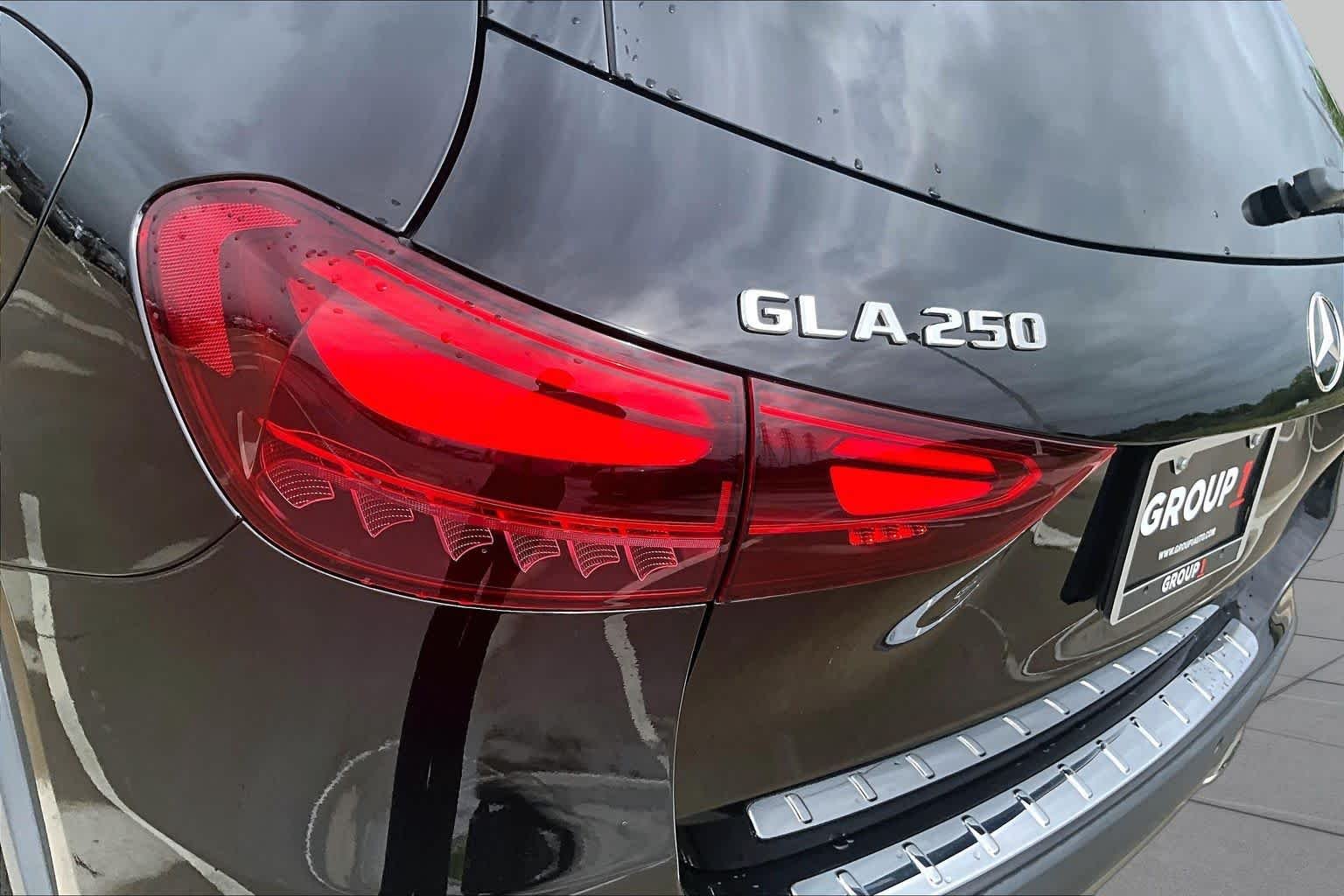 Used 2025 Night Black Mercedes-Benz GLA 250 image 27