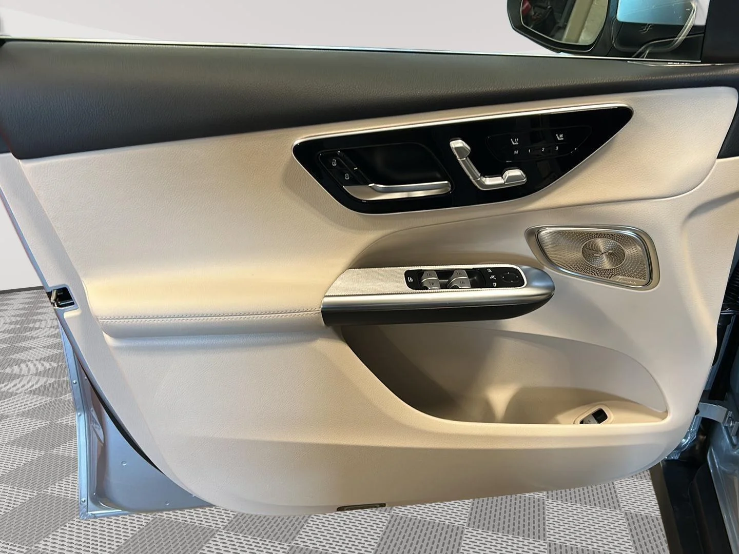 New 2026 Cirrus Silver Metallic Mercedes-Benz GLC 300 image 12