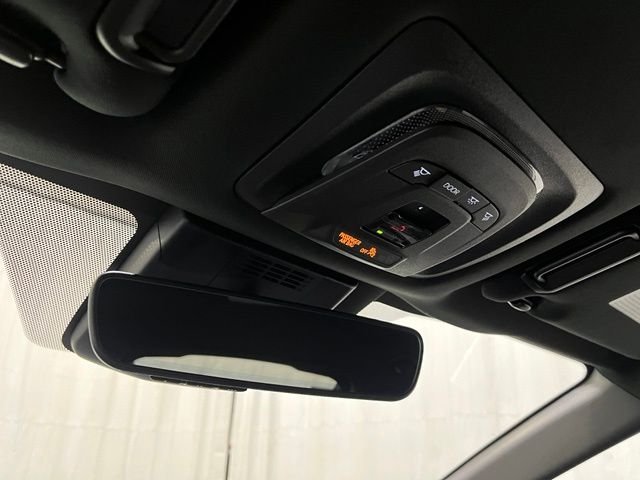 New 2026 Wind Chill Pearl <sup>1</sup> Toyota  SE image 23