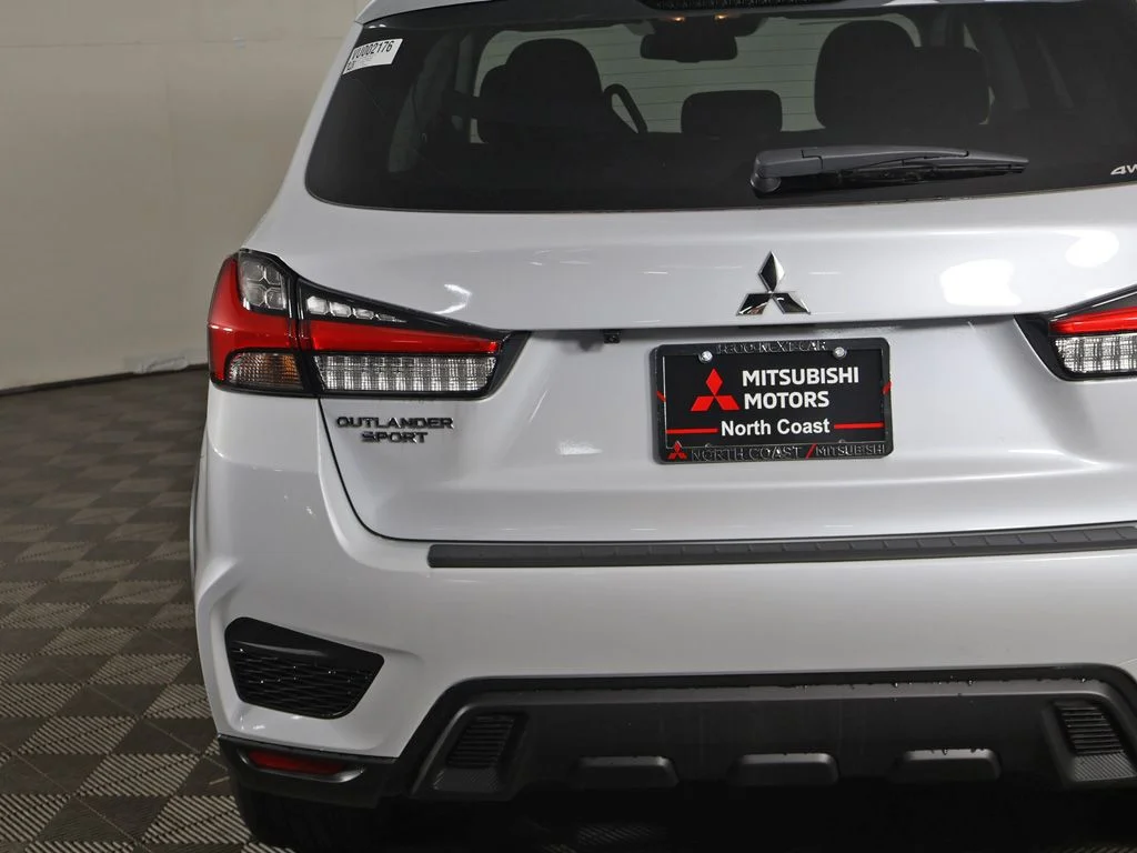 New 2027 White Mitsubishi 2.0 ES AWC image 12
