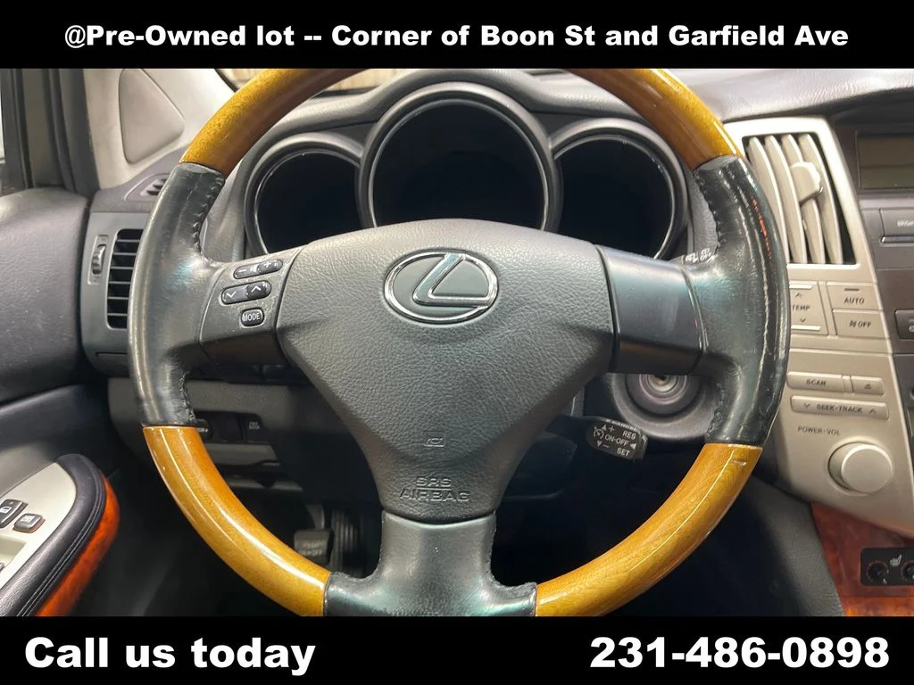 Used 2004  Lexus 330 image 19