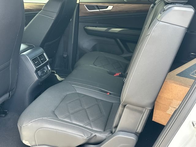 New 2026 White Volkswagen 2.0T SE w/Technology image 11
