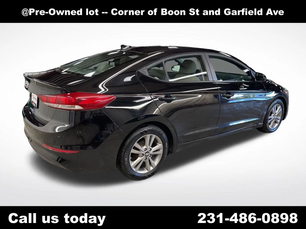 Used 2017 Black Hyundai SE image 5