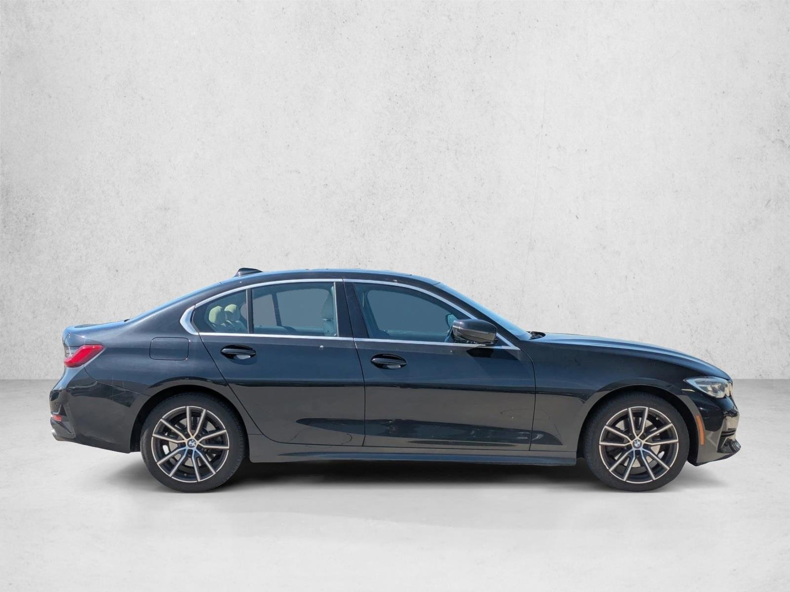 Used 2021 Black Sapphire Metallic BMW 330i xDrive image 4