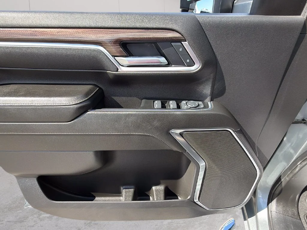 Used 2025 Sterling Gray Metallic Chevrolet LT image 26