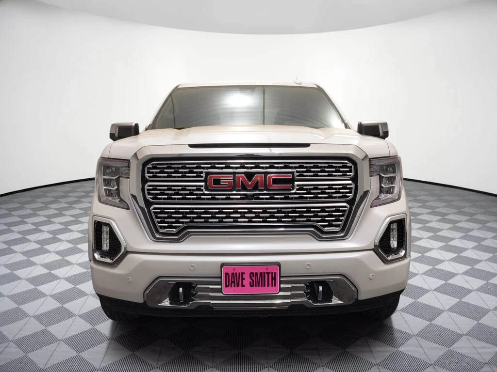 Used 2021 White Frost Tricoat GMC Denali image 6